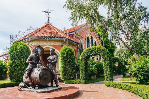 Image - Krasnodar (a Kuban Cossack monument).